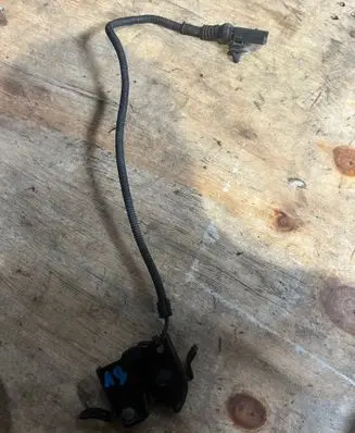 Audi A8 S8 D3 4E Engine bonnet/hood lock/catch 4E0823509C