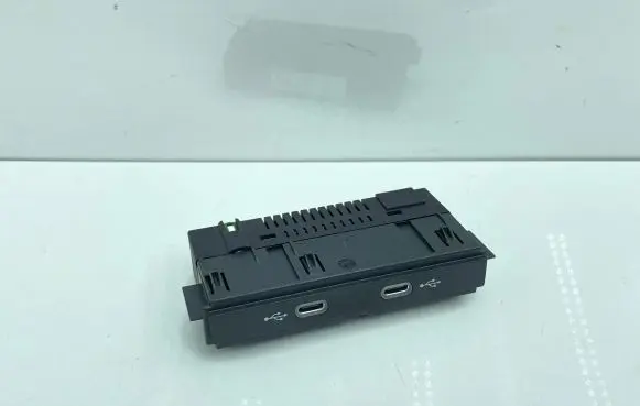 Volkswagen Touran III USB socket connector 5NA035700 01210200010 240000138165