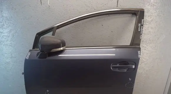 Toyota Avensis T270 Front door
