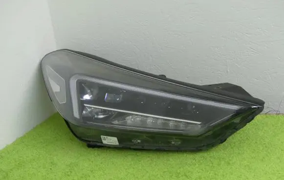 Hyundai Tucson TL Headlight/headlamp 92102-D7700