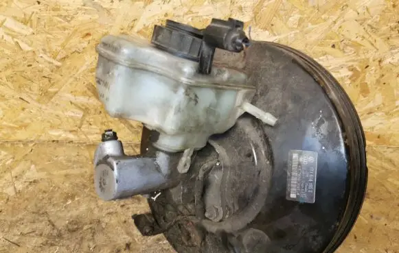 Volkswagen Caddy Brake booster 1T1614105S 03787436014