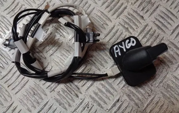 Toyota Aygo AB40 Radio antenna 