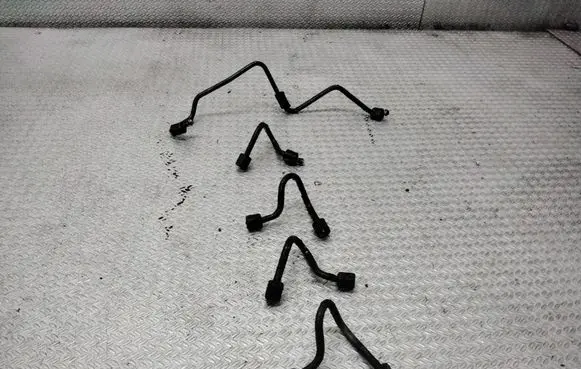Fuel injector supply line/pipe