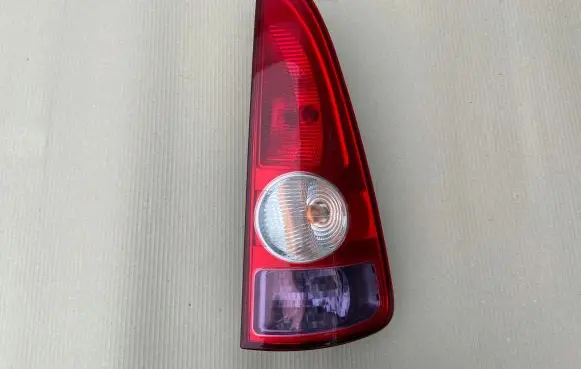 Renault Espace IV Rear/tail lights 8200027152
