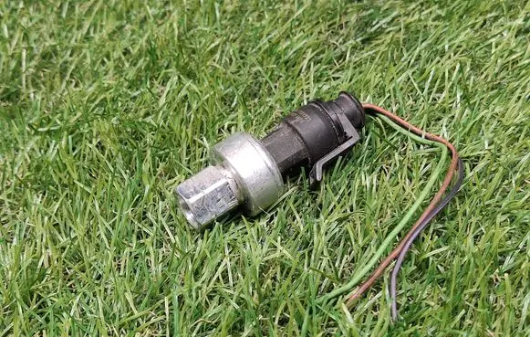 Opel Astra H Air conditioning (A/C) pressure sensor 9131721