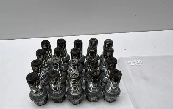 Mercedes-Benz C W204 Nuts/bolts 