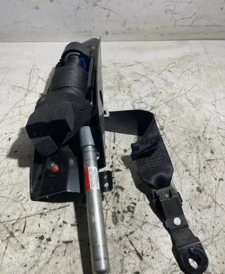 Volvo V70 Front seatbelt 39811480