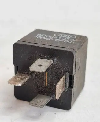 Volkswagen PASSAT B5.5 Other relay 8D0951253A PA66GF30