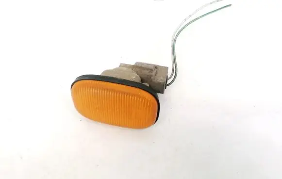 Toyota Previa (XR30, XR40) II Front fender indicator light