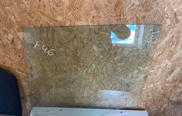 Rear door window glass