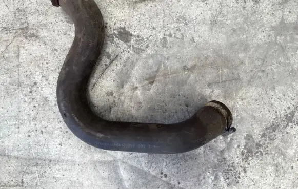 Volvo XC90 Engine coolant pipe/hose 08671393