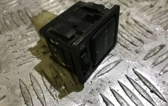Toyota RAV 4 (XA10) Wing mirror switch 0575c72 057-5c72
