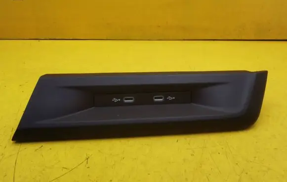 Volkswagen Golf VIII USB socket connector 5NA035700