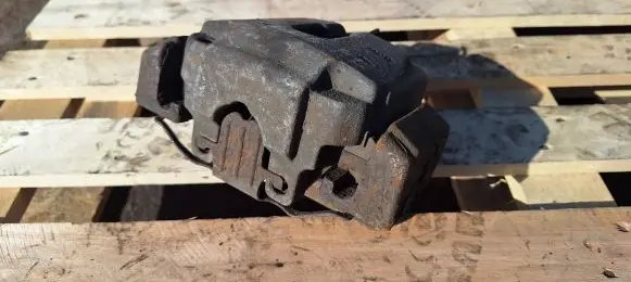 BMW 5 F10 F11 Front brake caliper 6024330