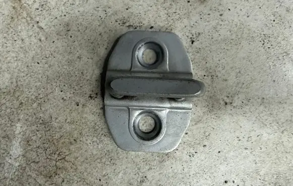Mercedes-Benz C W204 Front door lock loop/hook striker 11000049A