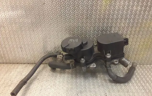 Mercedes-Benz A W169 Oil breather separator 6400101162 A6400101162