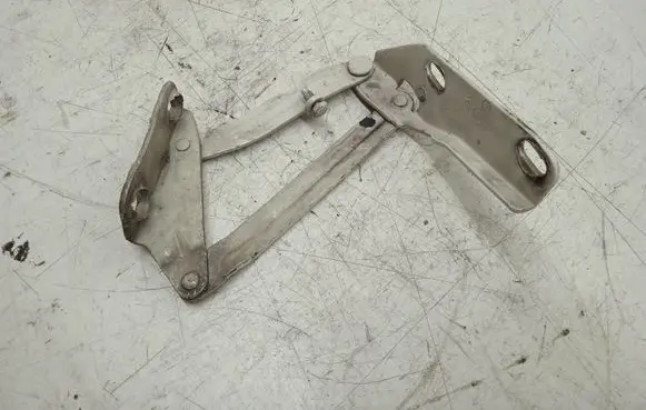 Mercedes-Benz Sprinter W906 Engine bonnet/hood hinges 9067500021