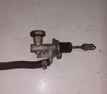 Toyota Hilux (AN10, AN20, AN30) Clutch master cylinder