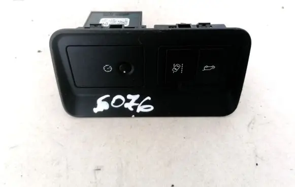 Jaguar XF USB socket connector 8X2319C166AD A2C53252704