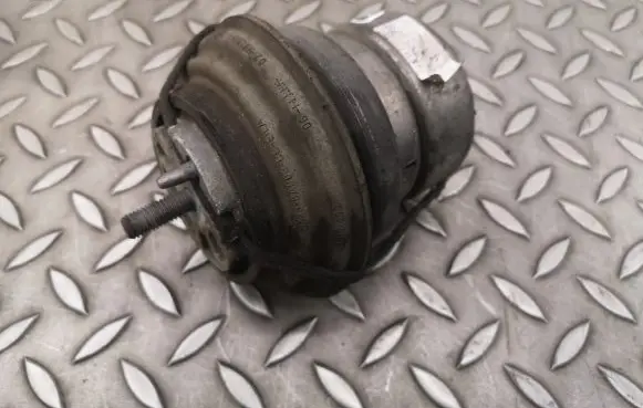 Jaguar XF X250 Engine mount bracket