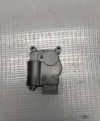 Skoda Kodiaq Air flap motor/actuator 2Q0907511F CZ1168900921 07919