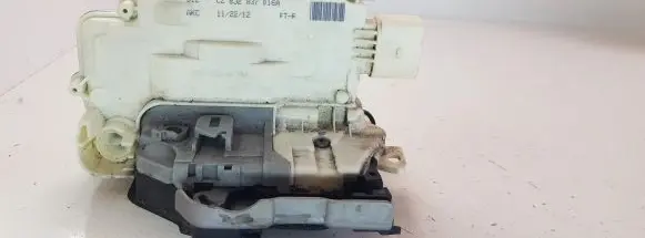 Audi Q3 8U Front door lock 8J2837016A