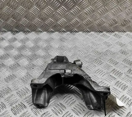 BMW 4 F32 F33 Engine mounting bracket 6870608