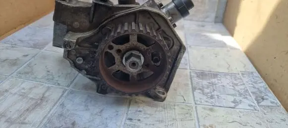 Peugeot 207 CC Fuel injection high pressure pump 9654757180 9656300380 0445010102