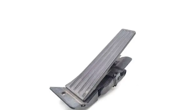 Accelerator throttle pedal
