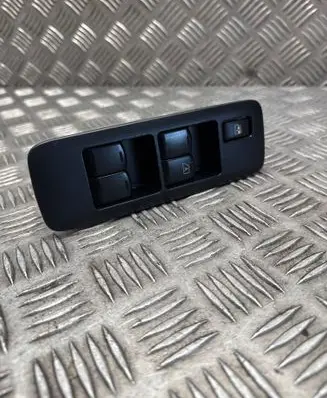 Nissan Qashqai Electric window control switch 25401BB60A 30104C