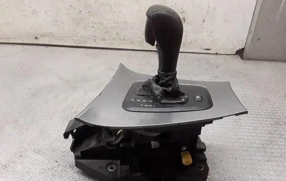 Volvo V70 Gear shifter/selector P08699287