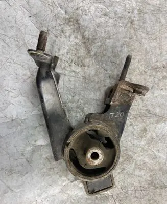Toyota Corolla Verso E121 Engine mount bracket