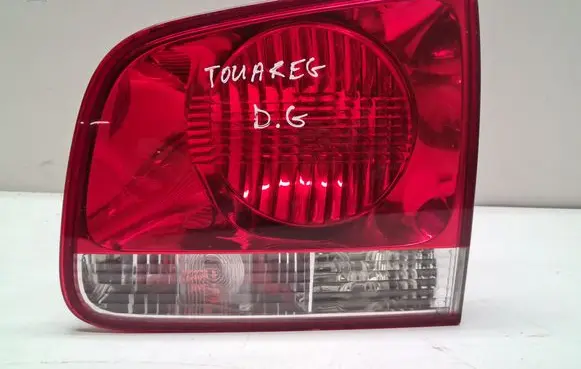 Volkswagen Touareg I Tailgate rear/tail lights