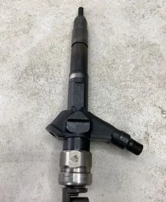 Nissan Pathfinder R51 Fuel injector 16600EC00A 12H16869