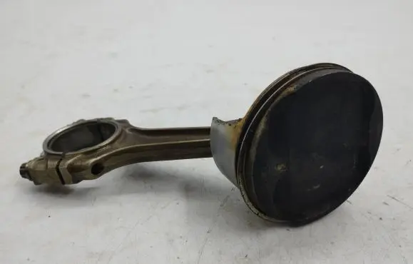 Maserati Quattroporte Piston with connecting rod