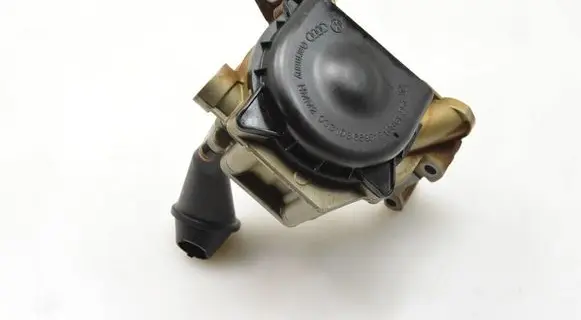Volkswagen Golf VI Oil pump 03C103669E
