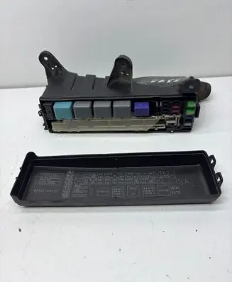 Lexus IS 220D-250-350 Fuse module 8266253100