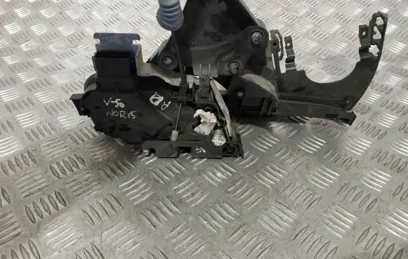 Volvo V50 Front door lock 30753663 240015103
