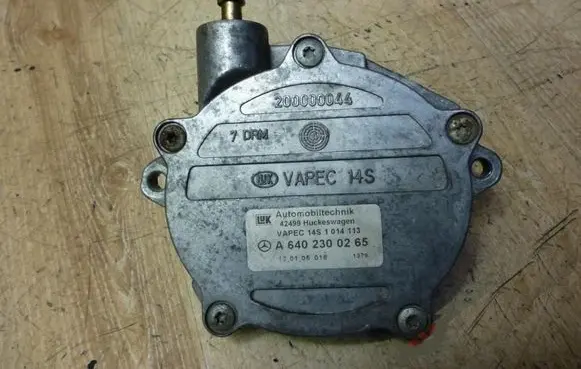 Mercedes-Benz A W169 Vacuum pump A6402300265 A6402300365