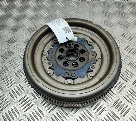 Volkswagen Polo VI Flywheel 06K105266A