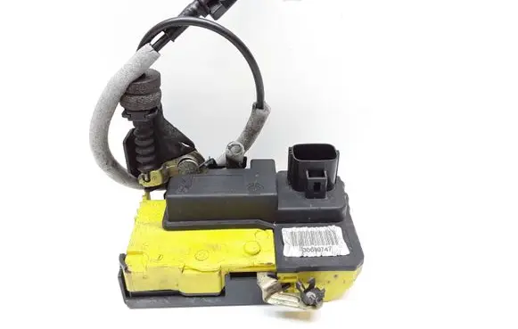 Volvo V70 Front door lock 30699747