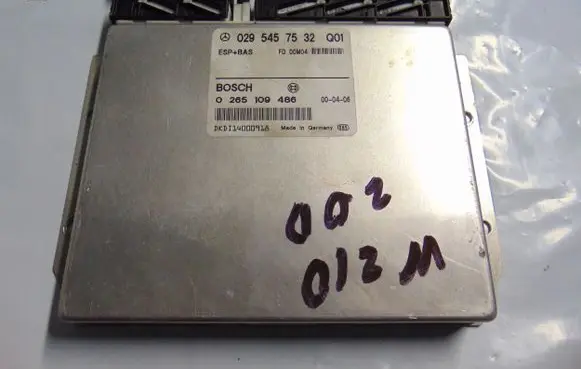 Mercedes-Benz E W210 Engine control unit/module 0295457532