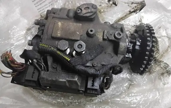 Opel Zafira A Fuel injection high pressure pump 55351527