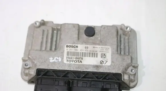 Peugeot 107 Engine control unit/module 0261S04464