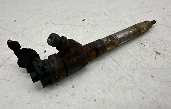 Maserati Ghibli Fuel injector 0445110523