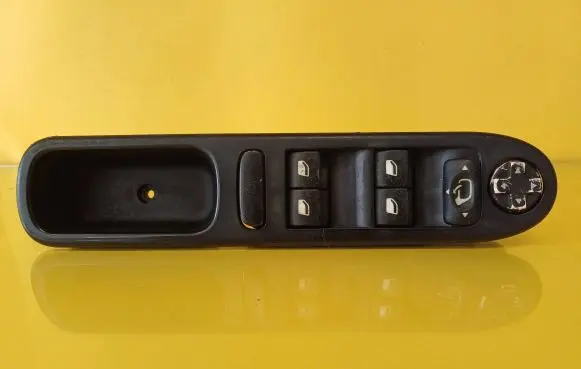 Peugeot 207 Electric window control switch E3009606 9654859977