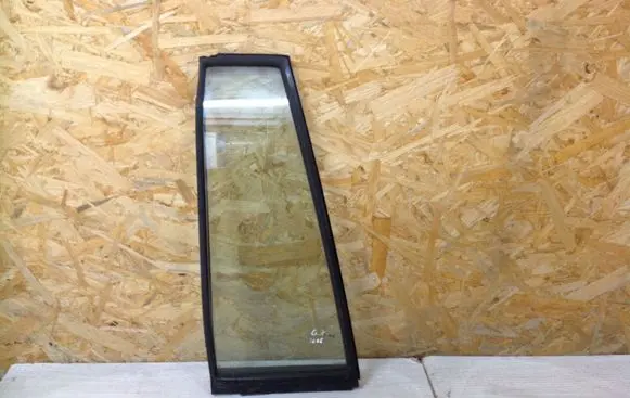 Mitsubishi Pajero Sport I Rear vent window glass 