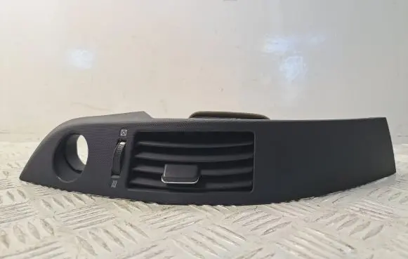 Toyota Corolla Verso AR10 Dash center air vent grill 5567064010B0 5567064010