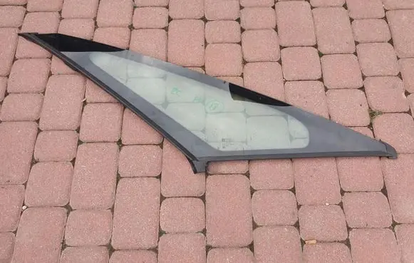 Opel Zafira C Front triangle window/glass 
