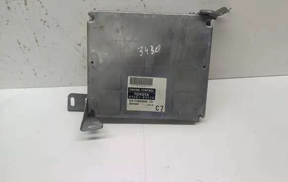Toyota Avensis T250 Engine control unit/module 8966105C70 17580086822 MB1758008682